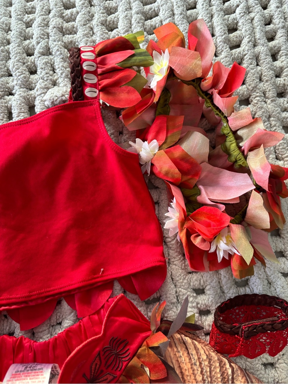 Disneyland Moana girls costume in excellent condition size 4: Halloween - Picture 5 of 5